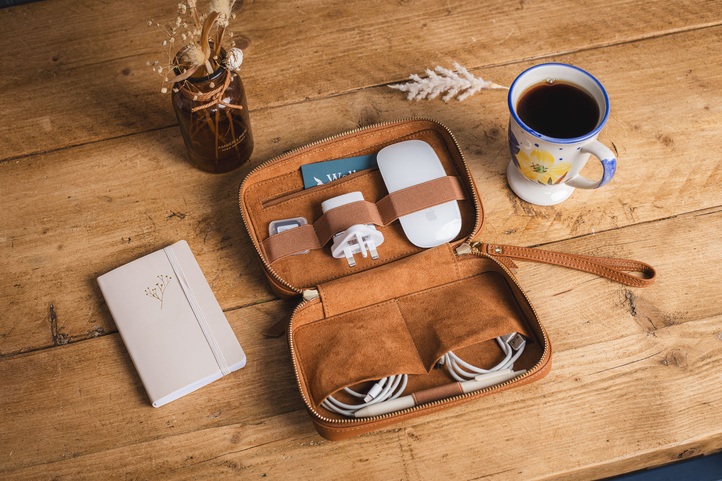 Àṣàkẹ́ Leather Tech organiser